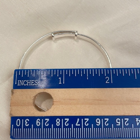 Solvar Child’s Sterling Silver Claddagh Bracelet - Picture 4 of 6